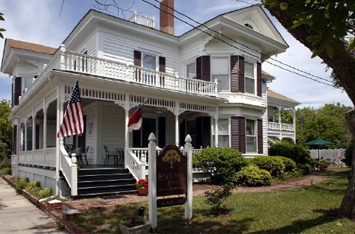 Pecan Tree Inn from Queen Street