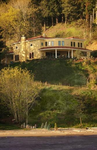The Villa at Little Cape Horn, Cathlamet, Washington